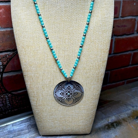 Necklace Glass Bead Medallion Silver Tone Barrel Clasp Unbranded 4054 Y - Picture 1 of 7